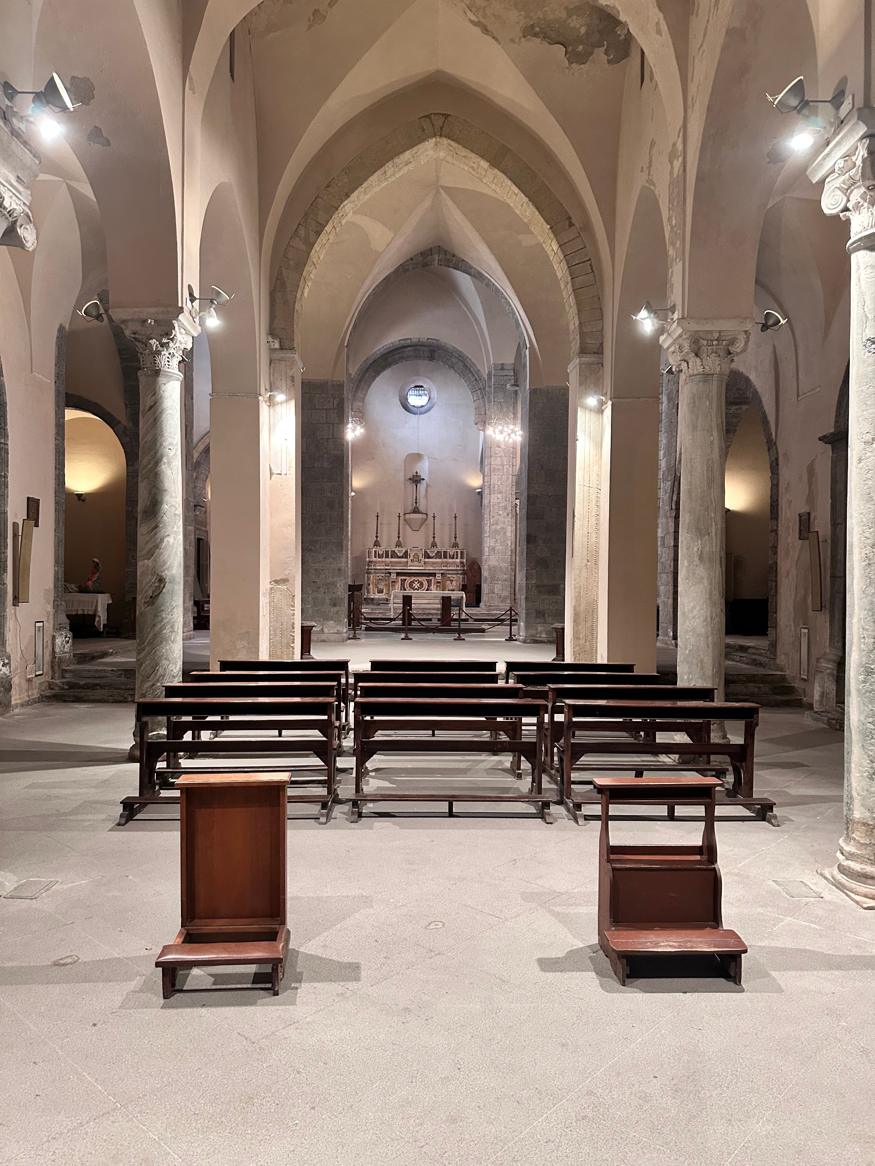 San Giovanni a mare — interno della chiesa