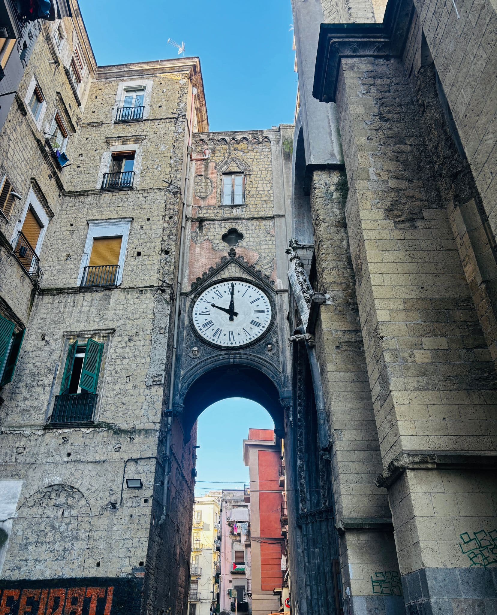 Sant’Eligio Maggiore — orologio in facciata