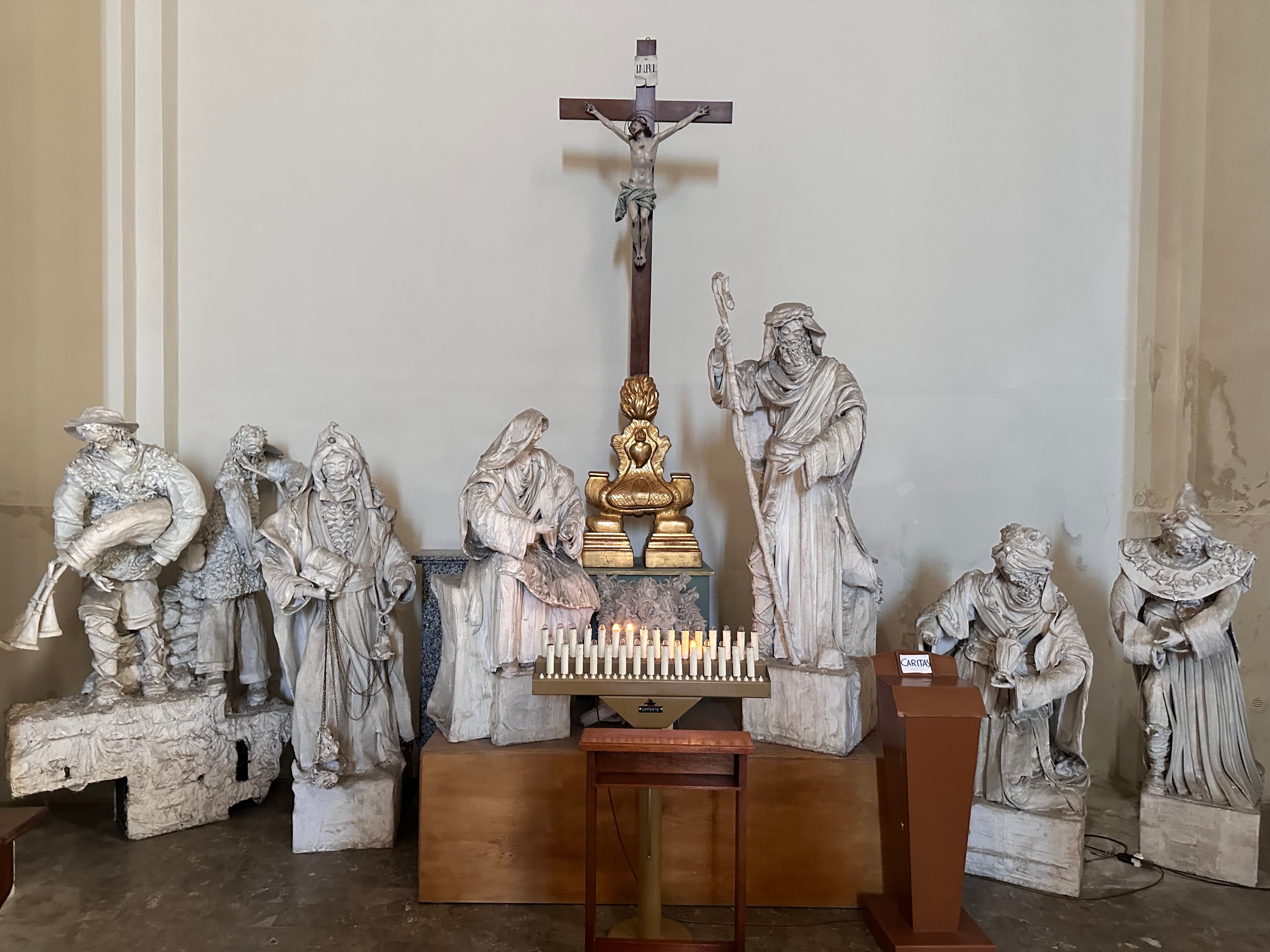 Sant’Eligio Maggiore — statue e arredo sacro